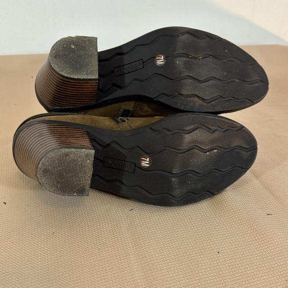 Nicole Sage Double Zipper Stacked Heel Tufted Faux Leather Ankle Boots - Picture 4 of 11